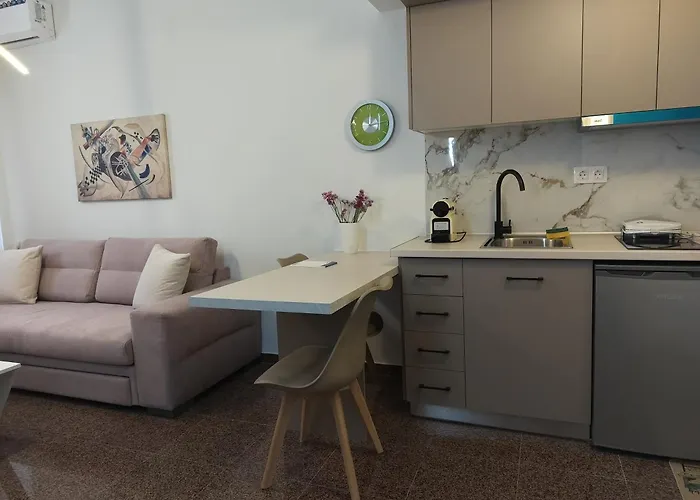 Iasonas - Explore Center On Foot - Ladadika, Tsimiski & Close To Aristotelous Square Appartamento